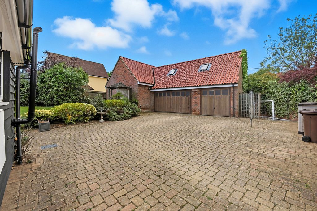 Property photo 3 of 42