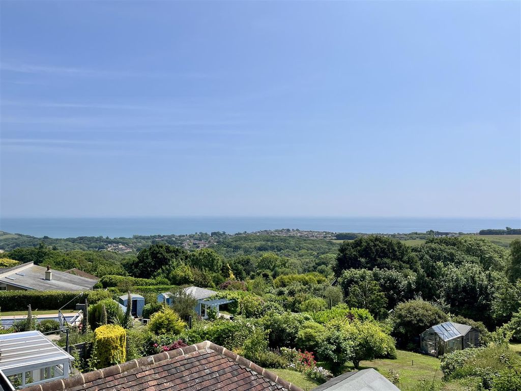 Property photo 2 of 28