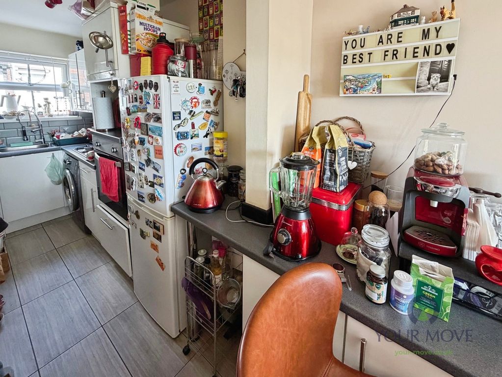 Property photo 2 of 14 Kitchen