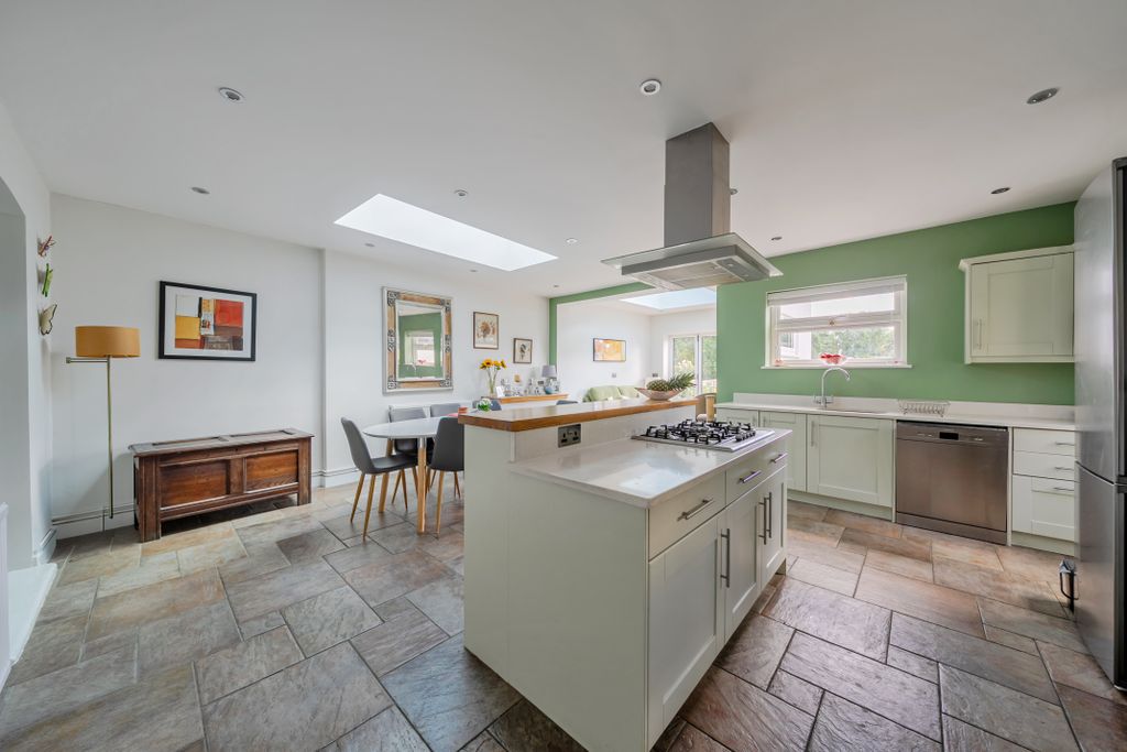 Property photo 2 of 11
