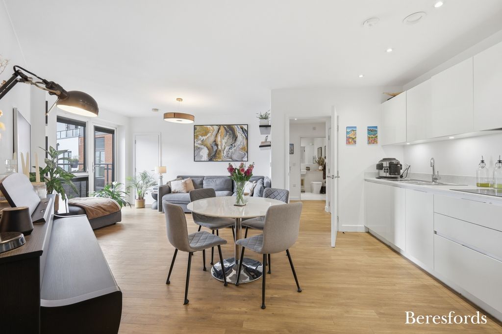 Property photo 3 of 19 Picture No. 12