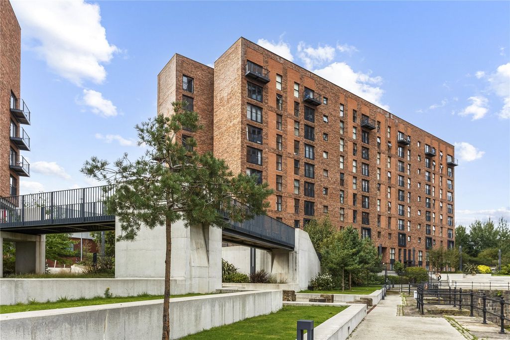 Property photo 1 of 13 External