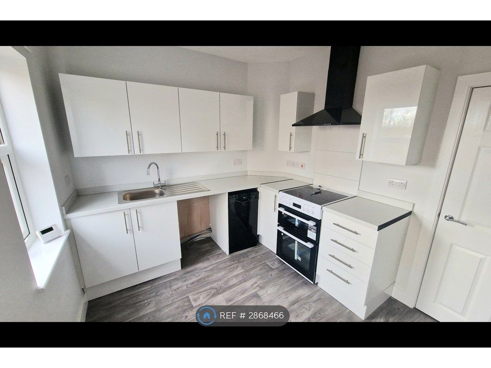 Property photo 2 of 8 Kitchen