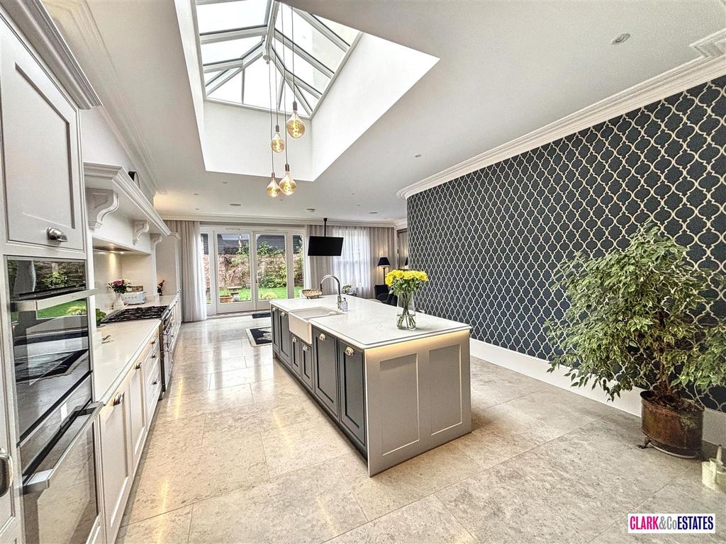 Property photo 2 of 21 Kitchen