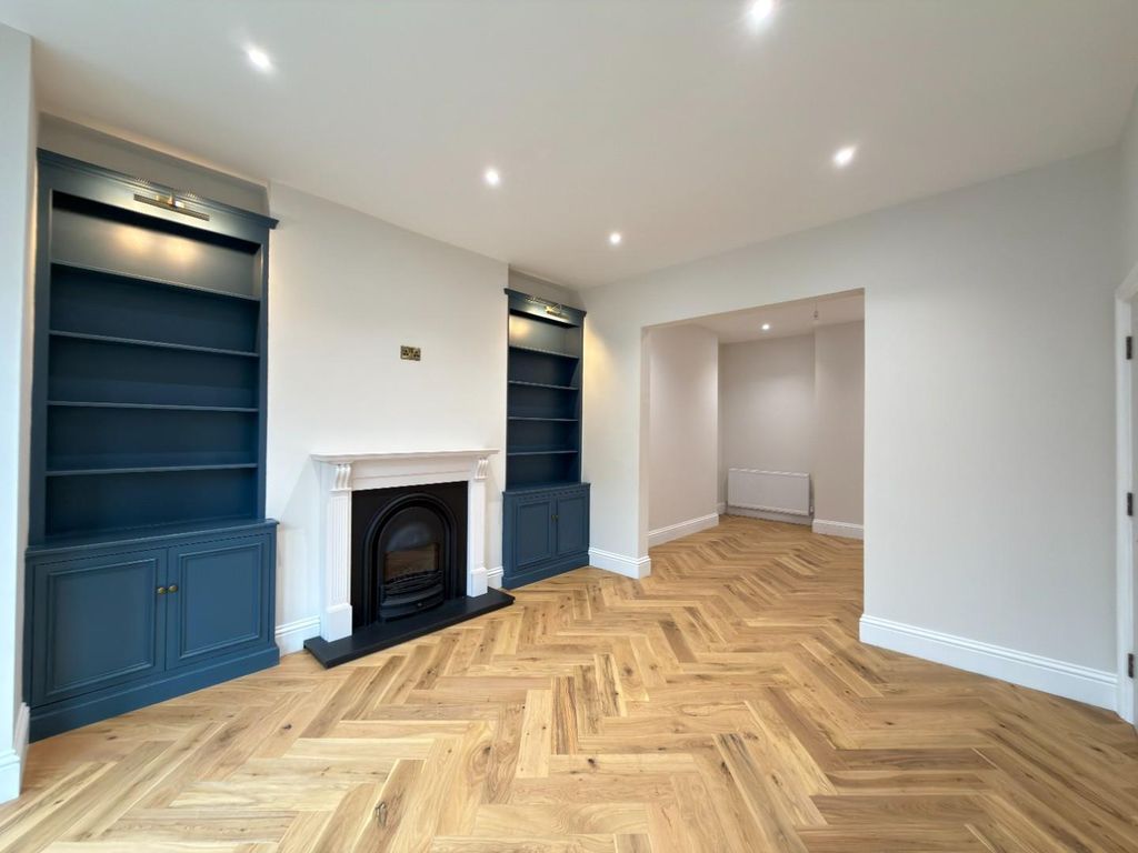 Property photo 3 of 34