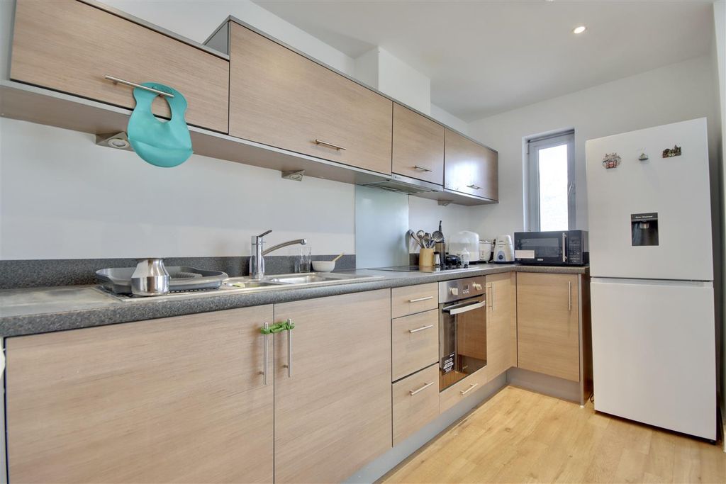 Property photo 2 of 9 2Bc21F9F-521E-4177-A199-Bff530Da6Fd9_1_201_A.Jpeg