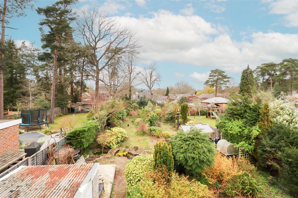 Property photo 2 of 17 Garden