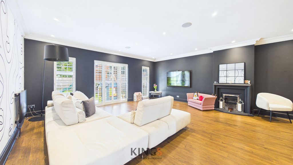 Property photo 3 of 42 Living Room