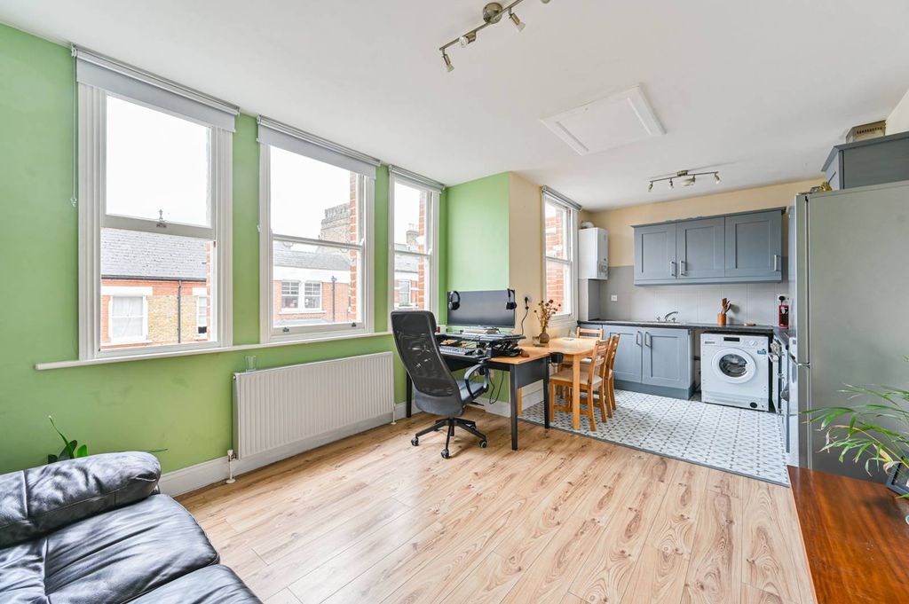Property photo 2 of 9