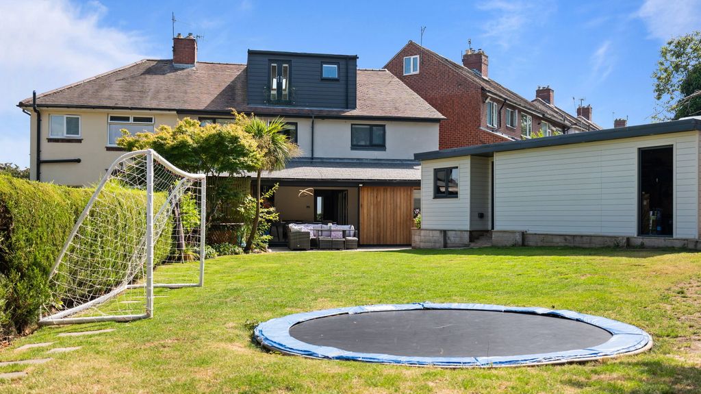 Property photo 1 of 33