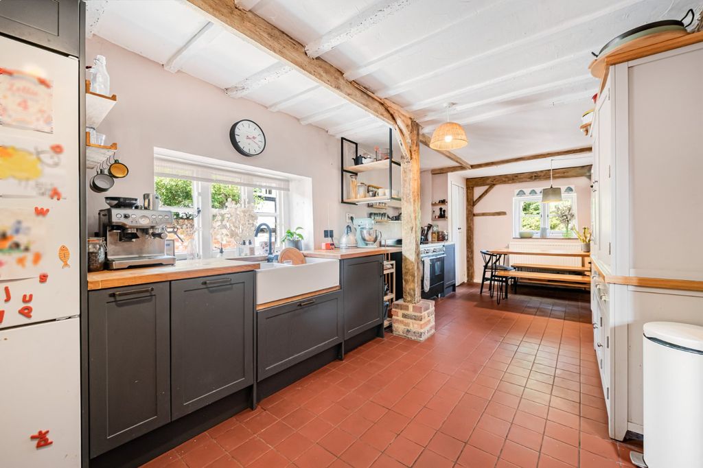 Property photo 3 of 19 Kitchen
