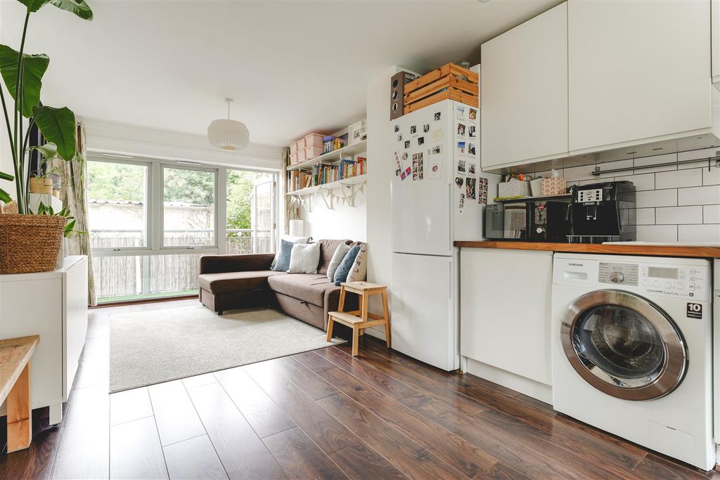 Property photo 3 of 18 Maple Court-10.Jpg