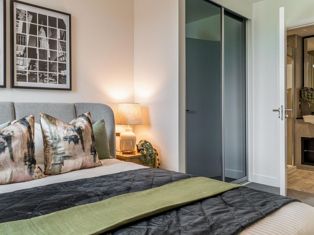 Property photo 3 of 9 Lampton Parkside, Bedroom