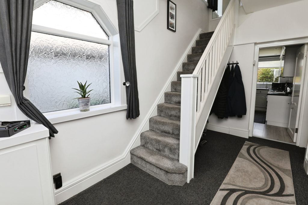 Property photo 2 of 22 Hallway