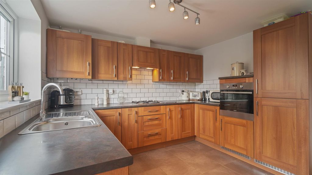 Property photo 2 of 20 Kitchen (3).Jpg
