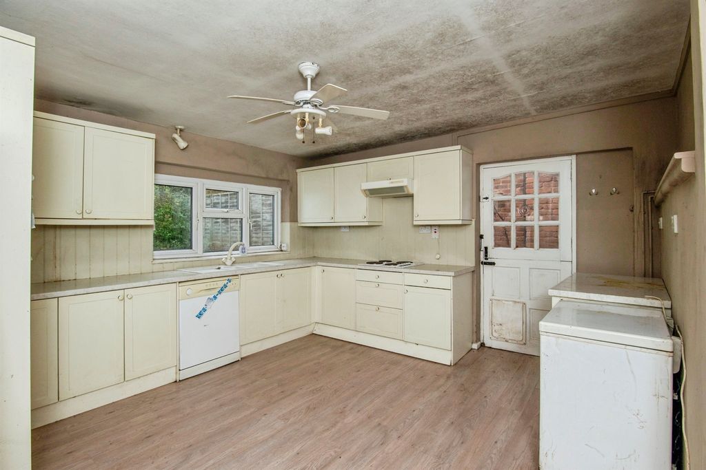 Property photo 3 of 18