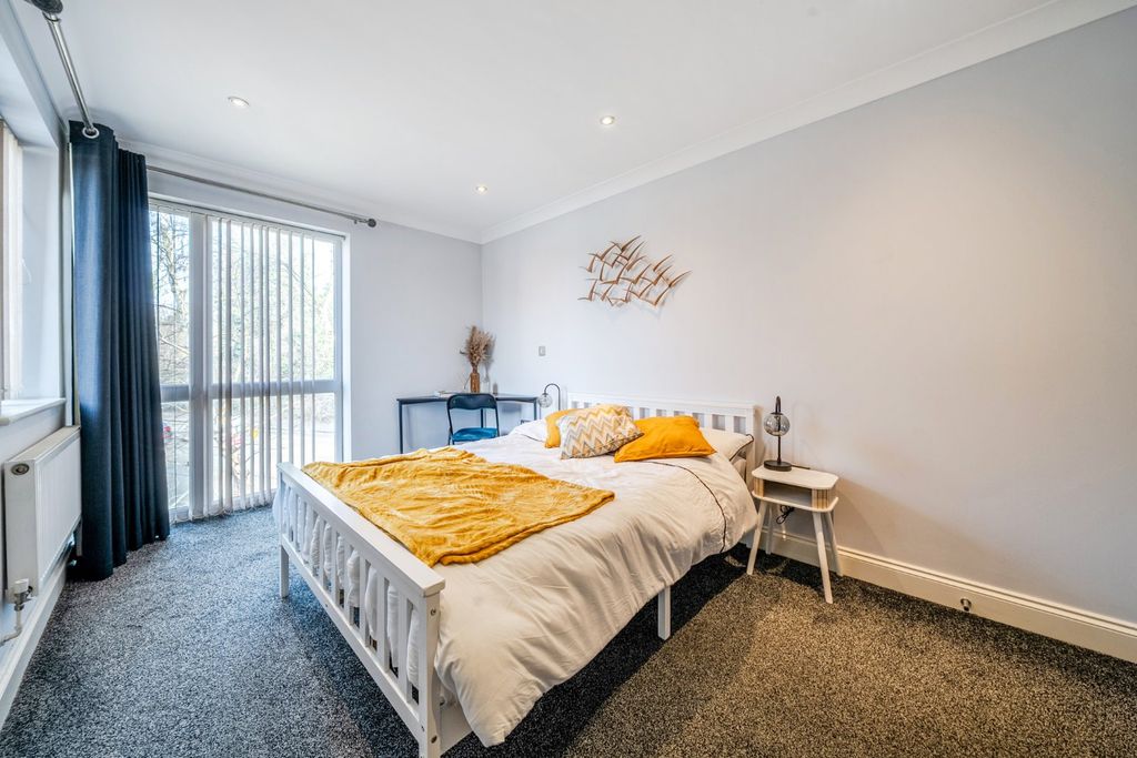 Property photo 3 of 8 Picture No. 05