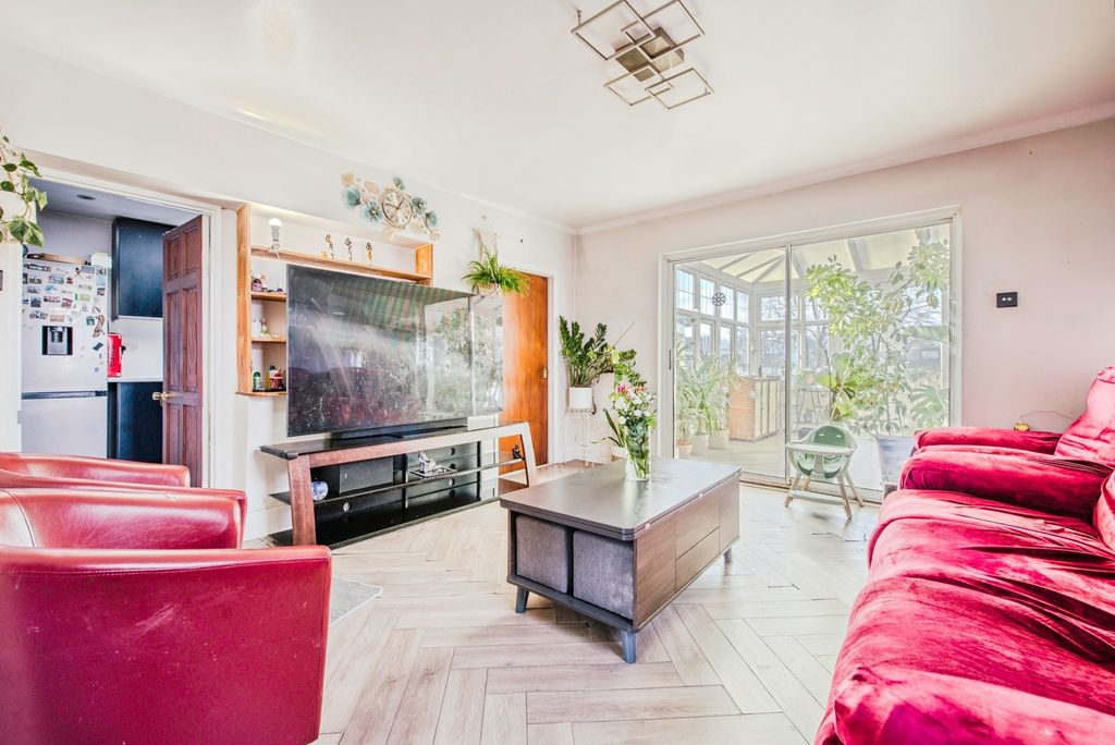 Property photo 3 of 17 Photo