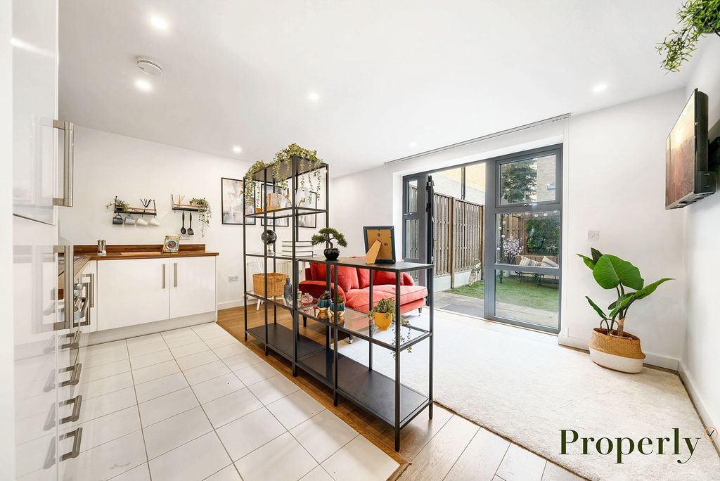 Property photo 2 of 12 Kitchen-Reception-Garden
