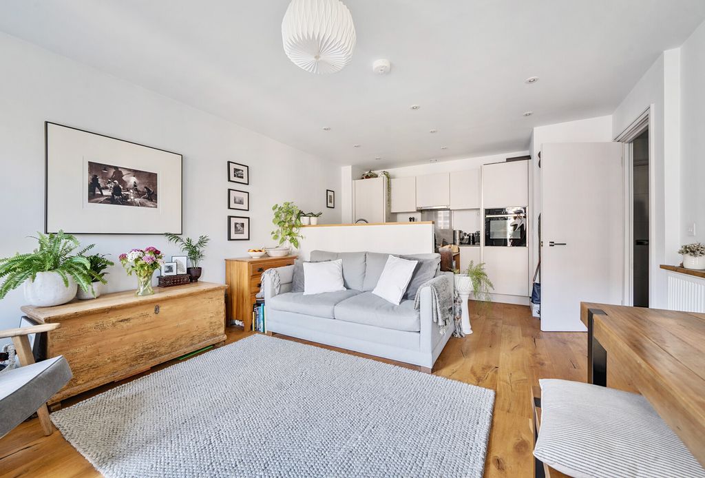 Property photo 1 of 12 1296581-4-6830843...