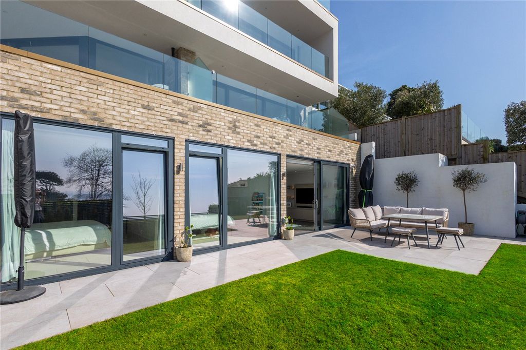 Property photo 2 of 22 Picture No. 29