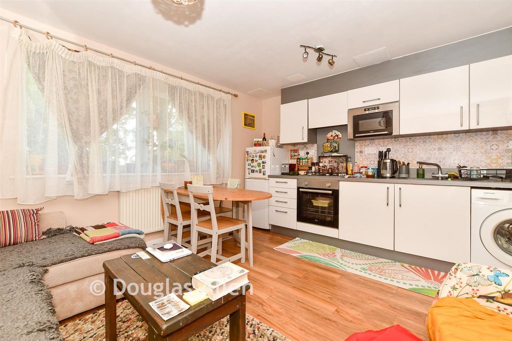 Property photo 3 of 7 Lounge/Diner/Kitchen
