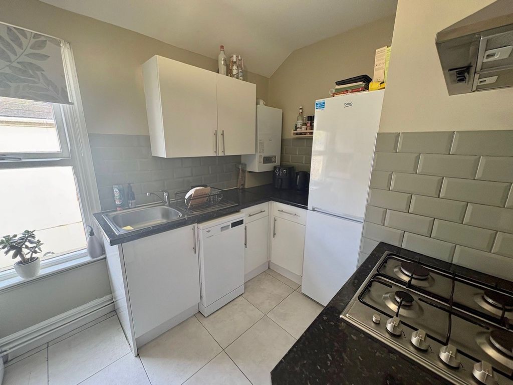 Property photo 2 of 8 Kitchen