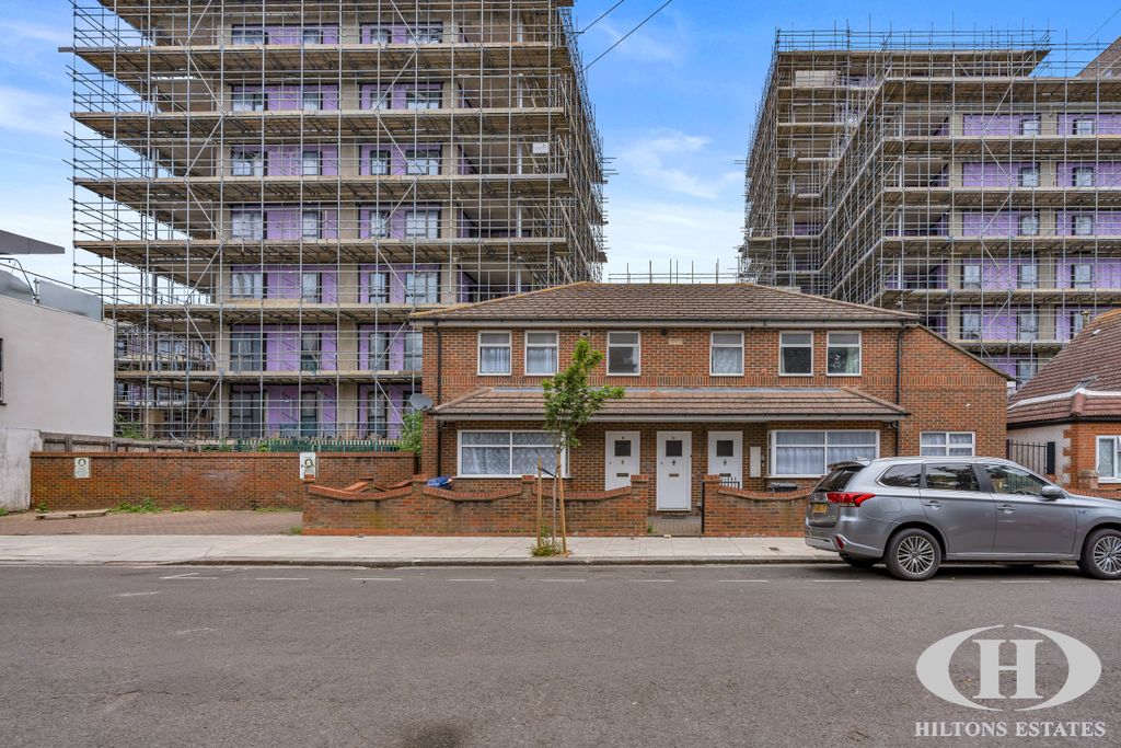 Property photo 2 of 24