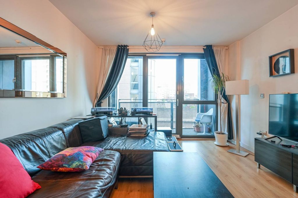 Property photo 3 of 6