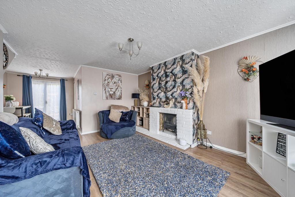 Property photo 2 of 17 Living Room