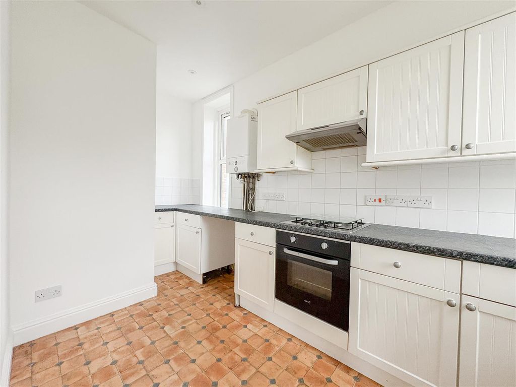 Property photo 3 of 18 Kitchen