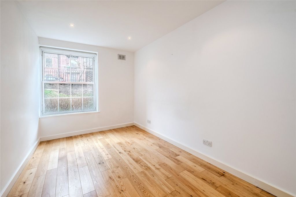 Property photo 3 of 6 Picture No. 11