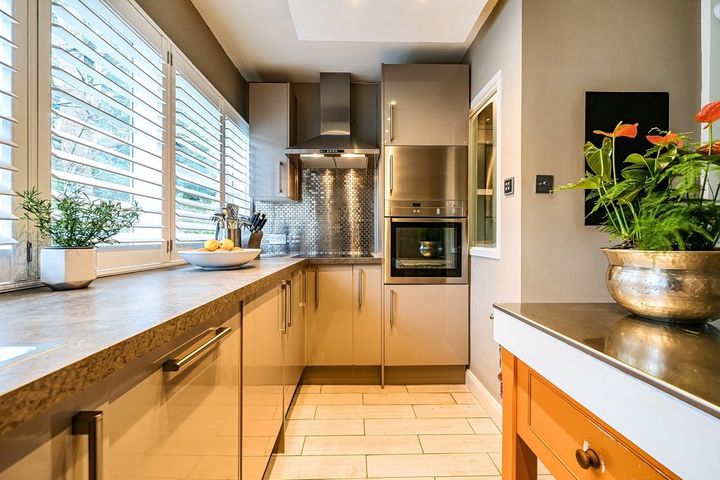 Property photo 2 of 20 1429027-8-69B293c...
