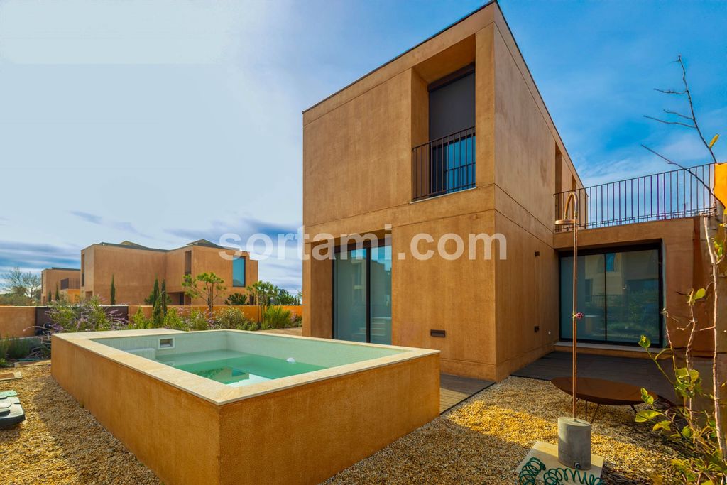 Property photo 2 of 42