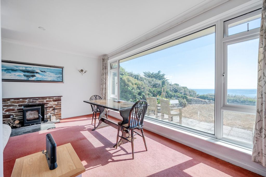 Property photo 3 of 29 4-6A75B054A6629-1...