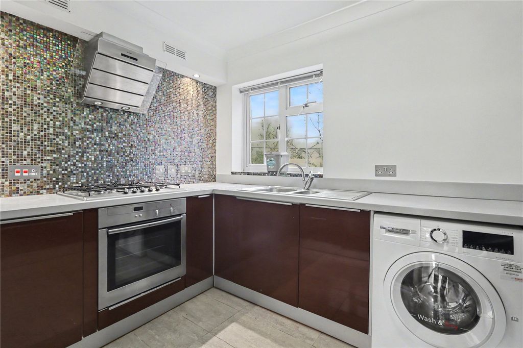 Property photo 3 of 10 Kitchen