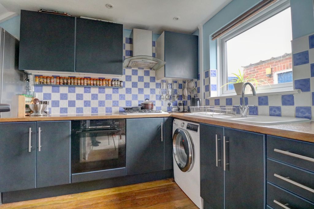 Property photo 3 of 14 Kitchen