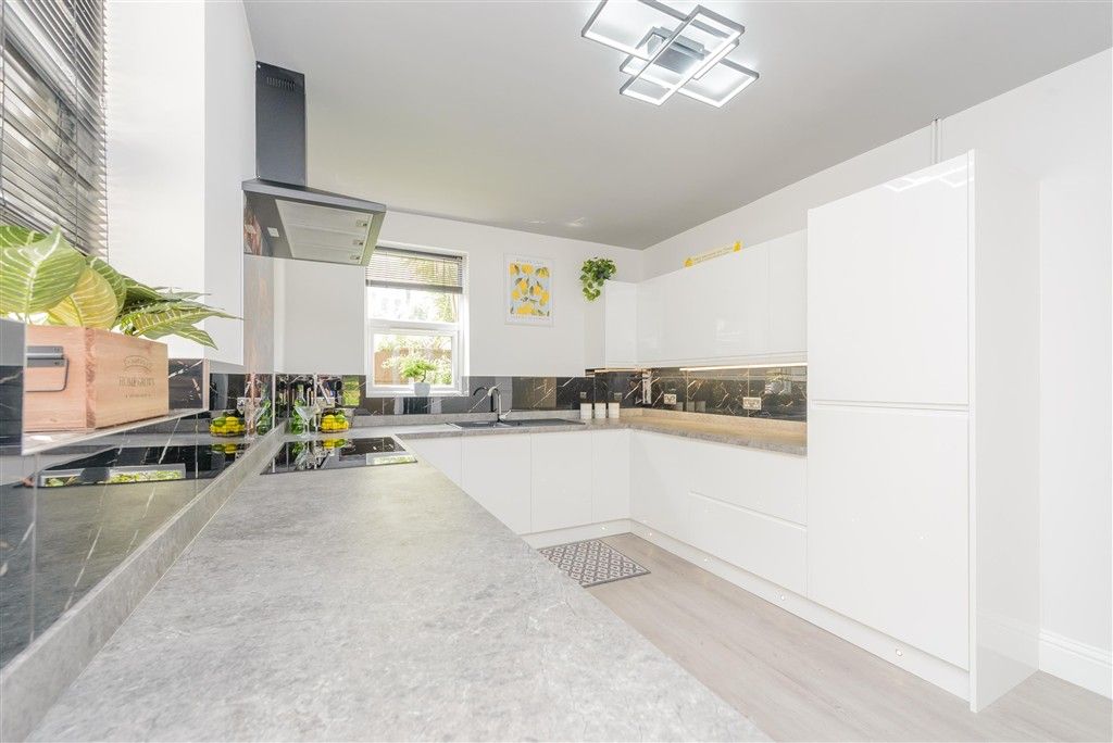 Property photo 3 of 14 Kitchen