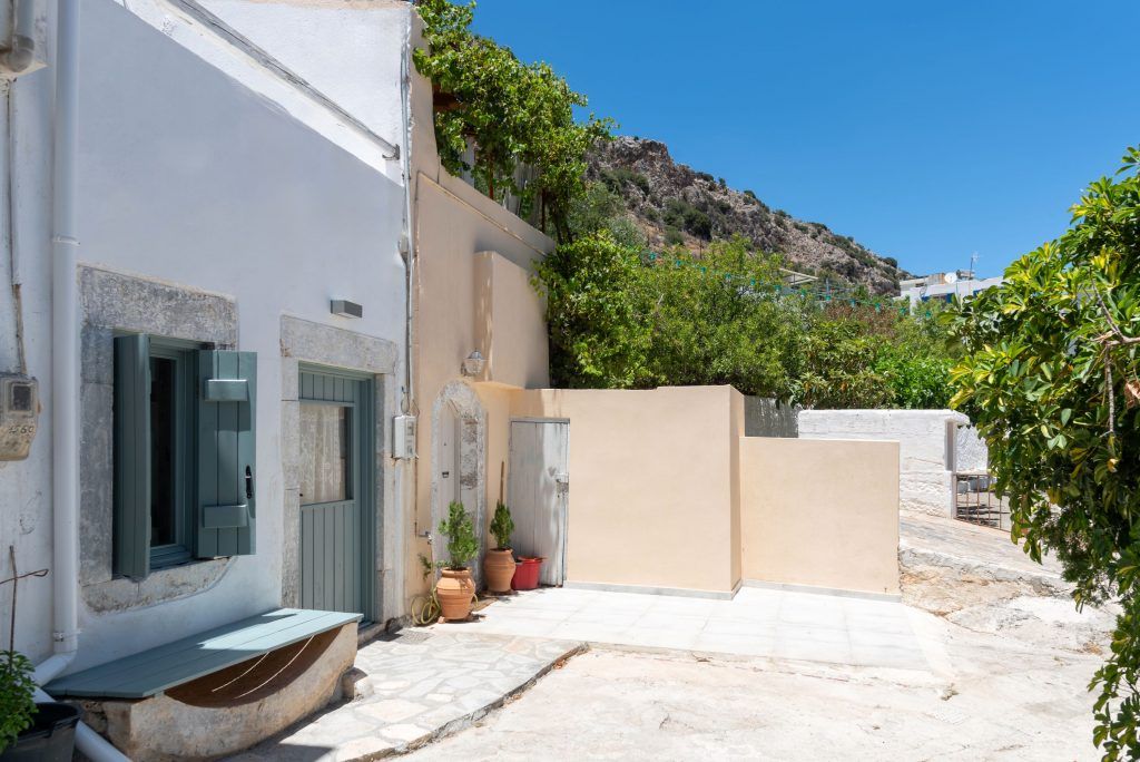 Property photo 2 of 28