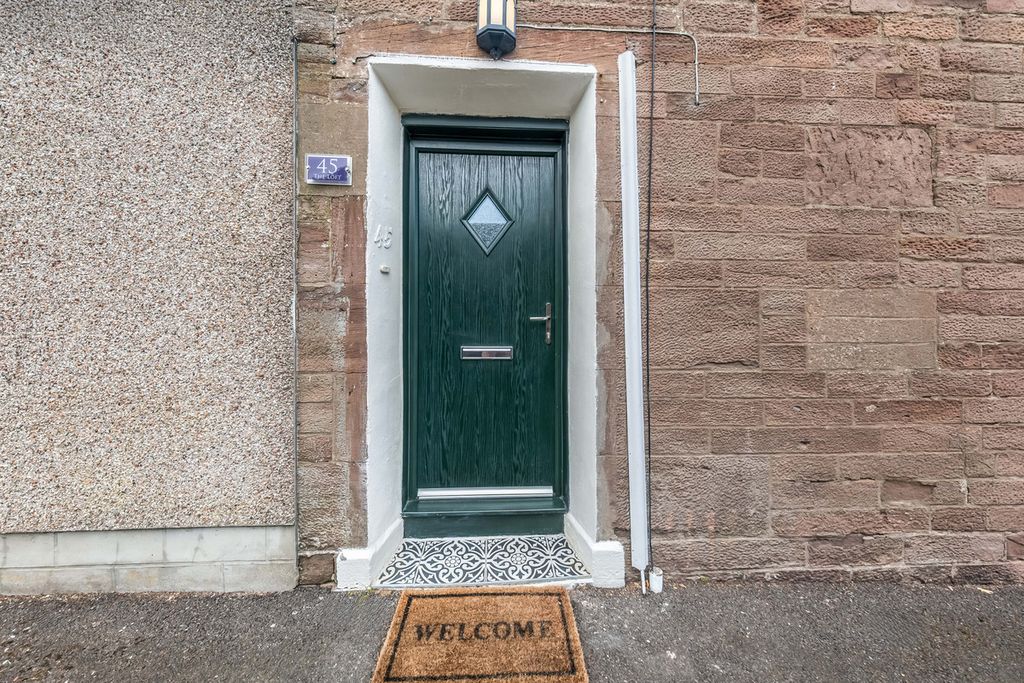 Property photo 2 of 39