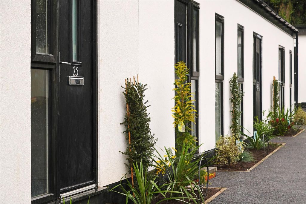 Property photo 2 of 9 Miscexternals-Greenyard-Jan25-9751.Jpg