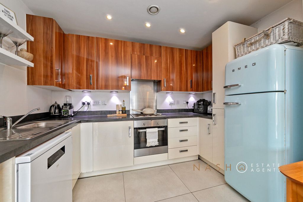 Property photo 2 of 20