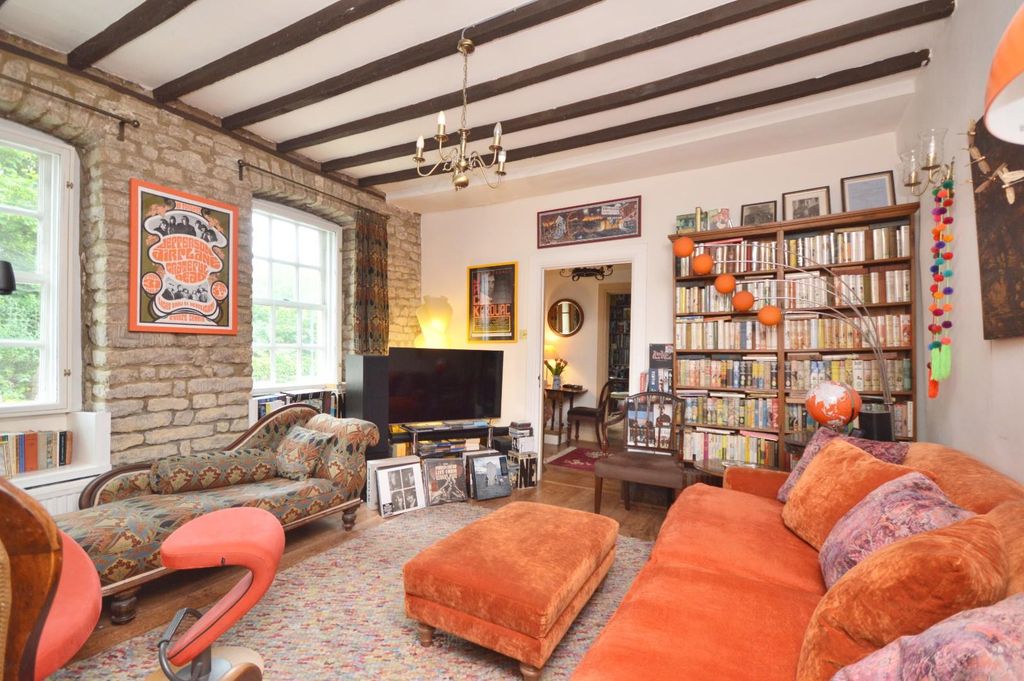 Property photo 3 of 37 Sitting Room