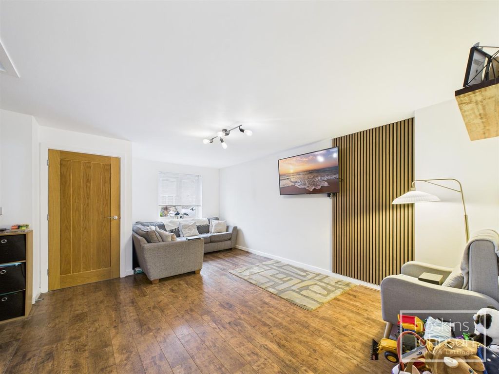 Property photo 2 of 23 Living Room