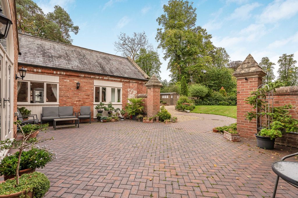 Property photo 2 of 19