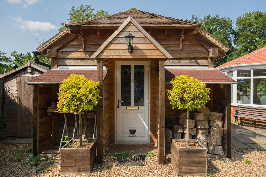 Property photo 1 of 5
