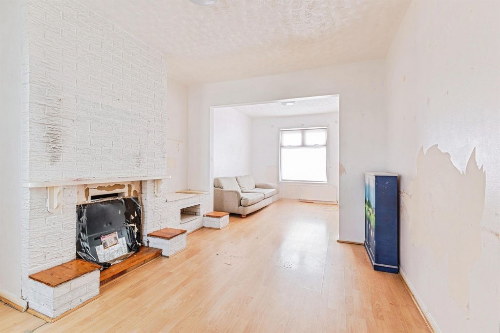 Property photo 2 of 20