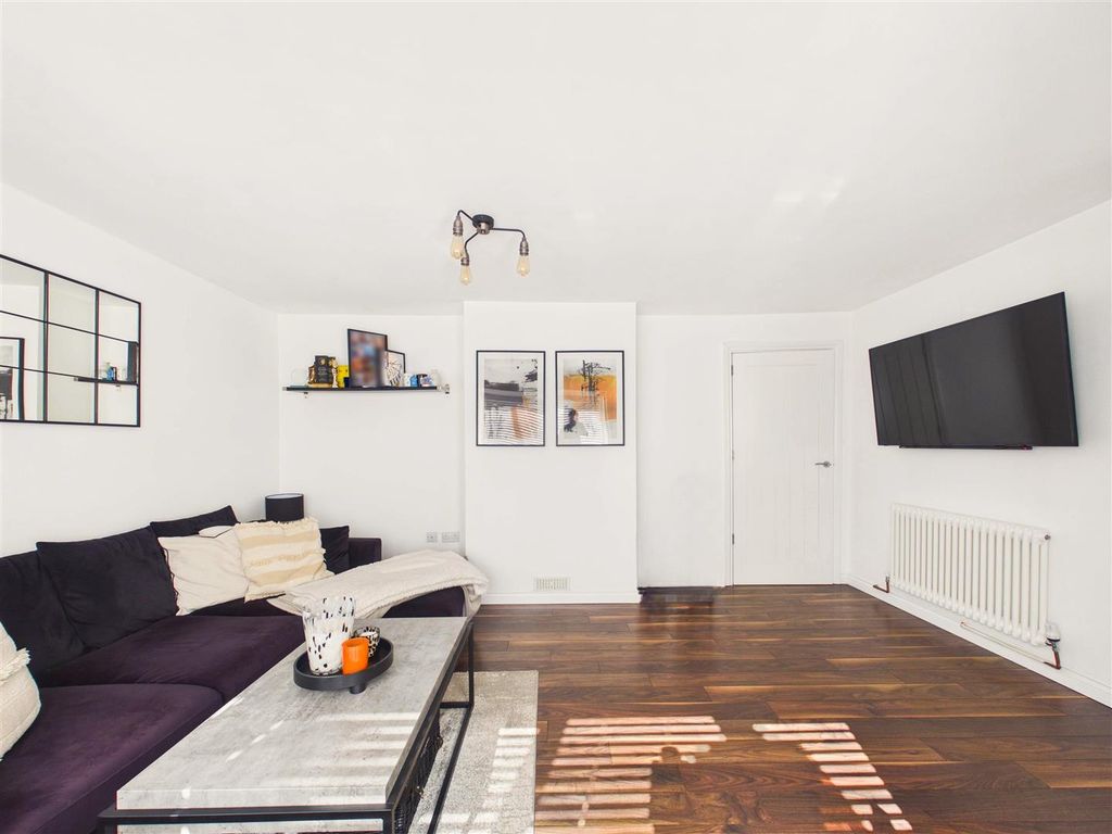 Property photo 3 of 9 Cam05451G0-Pr0123-Still002.Jpg