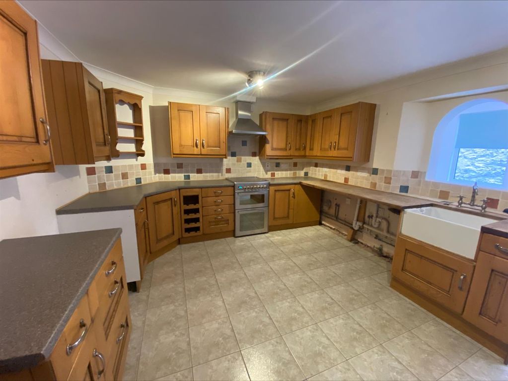 Property photo 1 of 17 Kitchen