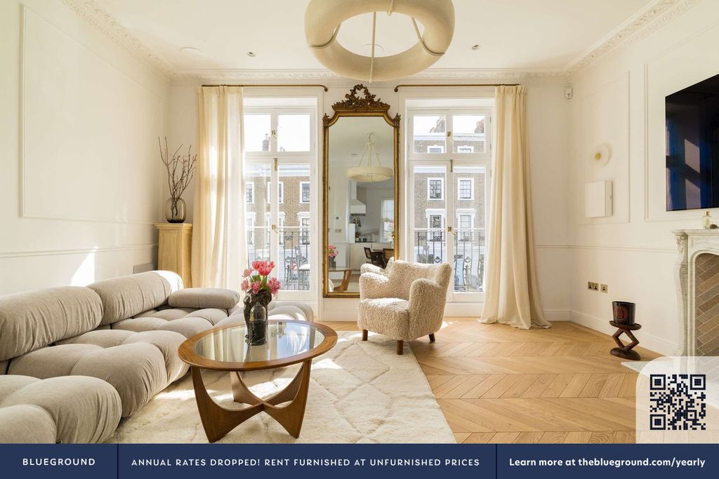 Property photo 3 of 40 Living Room